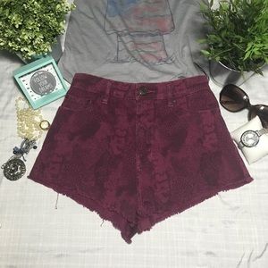 BDG HIGH RISE CHEEKY BURGUNDY SNAKE SKIN SHORT